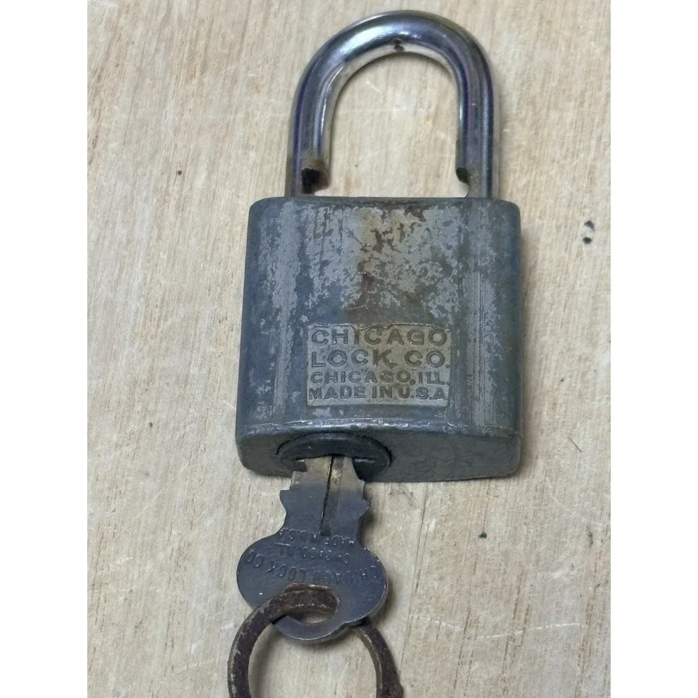 Vintage USA Chicago Lock Co. Steel Padlock With 1 Original Working Key